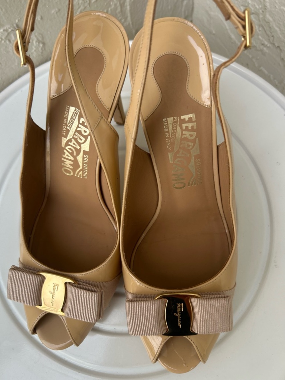 Salvatore Ferragamo Women Peep Toe Heels 7.5 Nude Tan Patent Leather 95mm Pump
